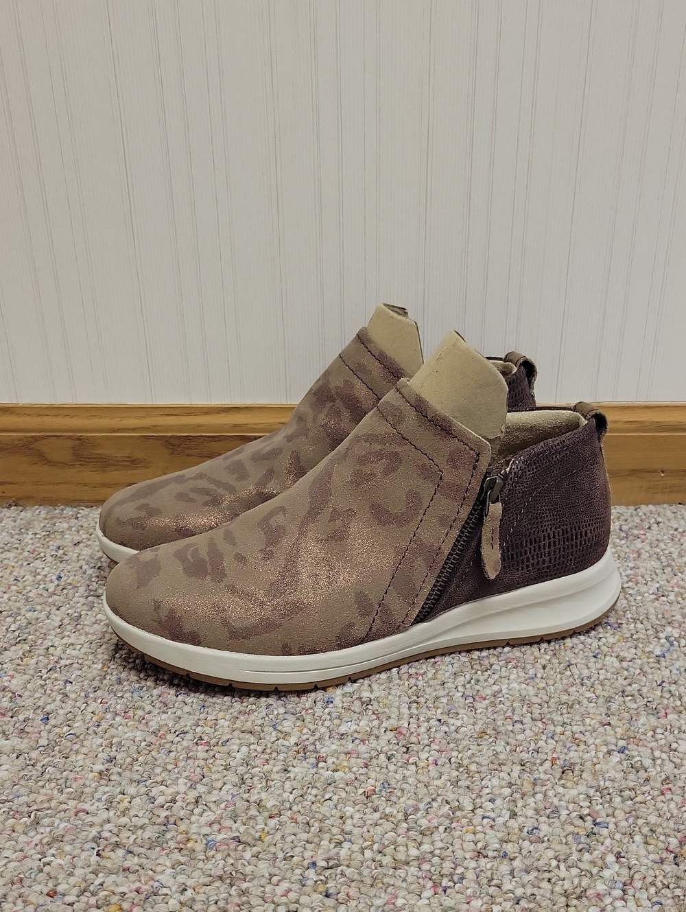 Revere Dublin Slip-On Shoes in Cognac Leopard Sz 9W Women's Slip Resistant
